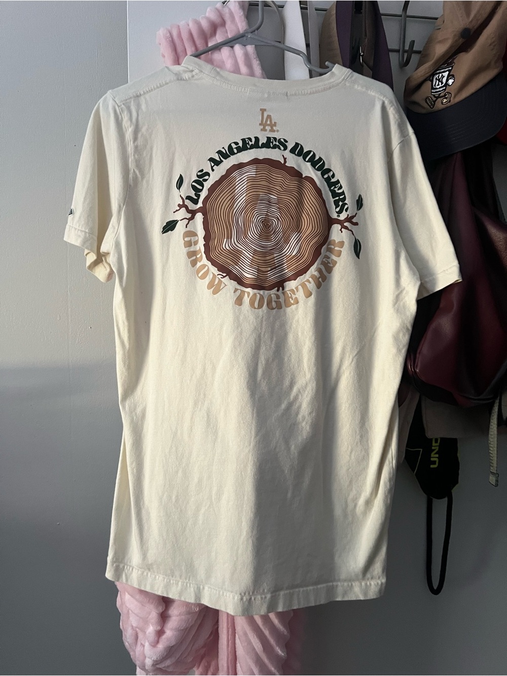 New Era Men’s LA Dodgers Tee - Picture 2 of 4